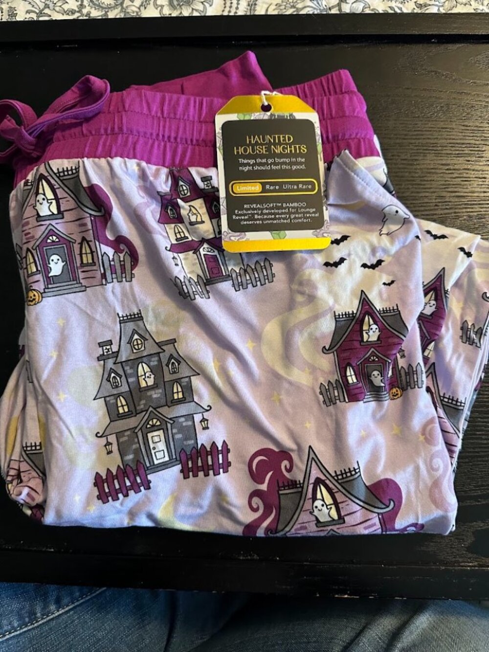 Bomb Party Halloween Lounge Reveal Size XL - Haunted House Nights